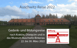Auschwitz Educational Tour 2022. Zdjęcie: Markus Wolter, Auschwitz-Birkenau-Kommandantur-Gebäude-2, rozmiar, overlay by IAK Berlin, CC BY-SA 4.0